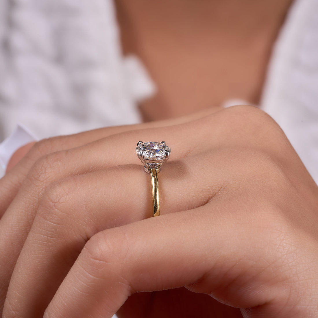 Round Brilliant Moissanite Ring