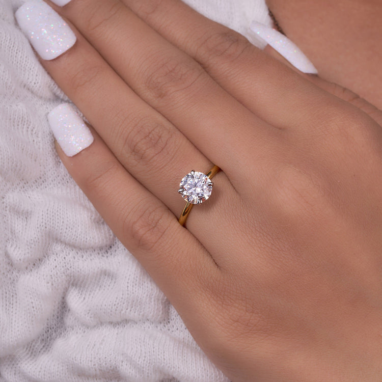 Round Brilliant Moissanite Ring